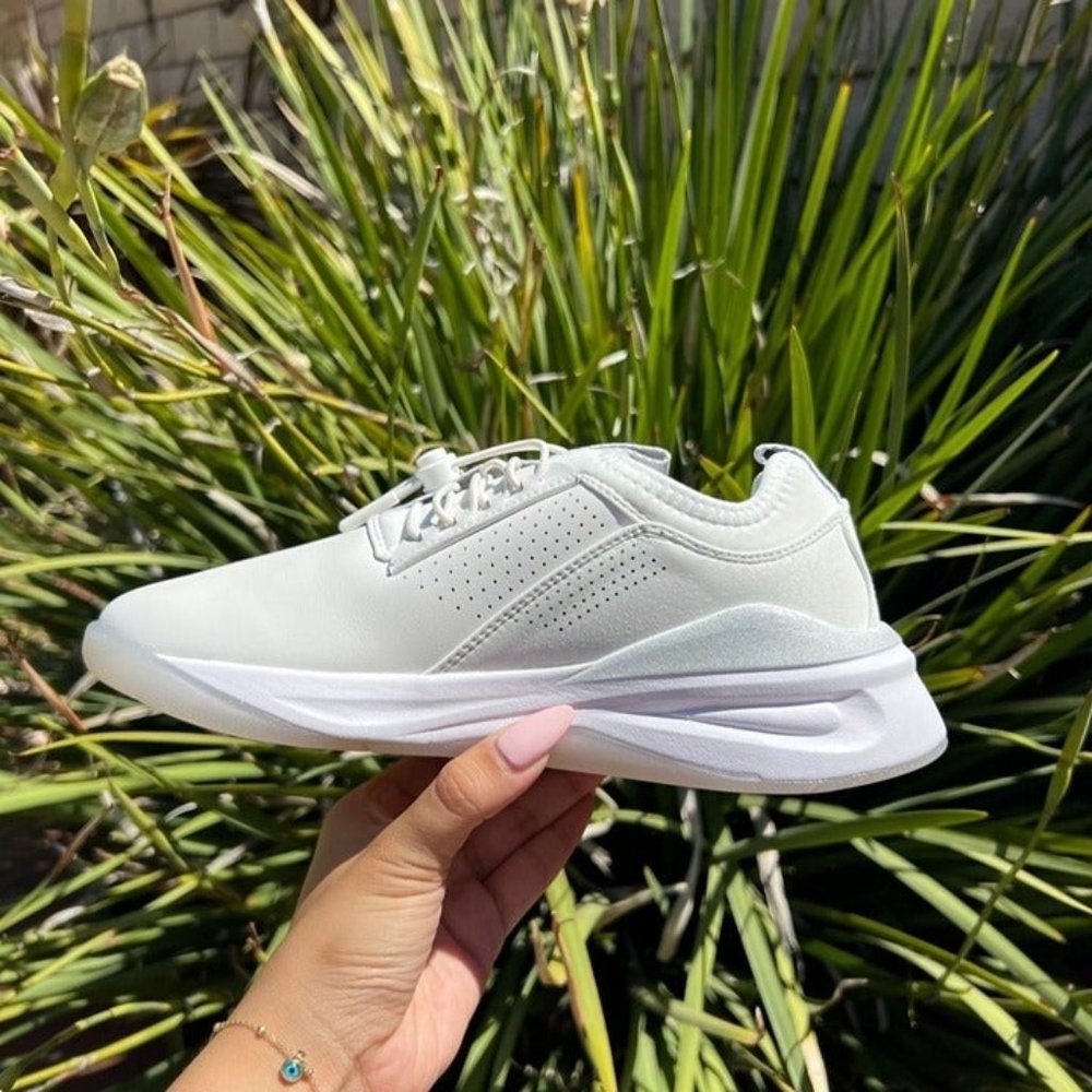 Clove Womens Healthcare Brilliant White Sneaker NEW - Picture 4 of 12